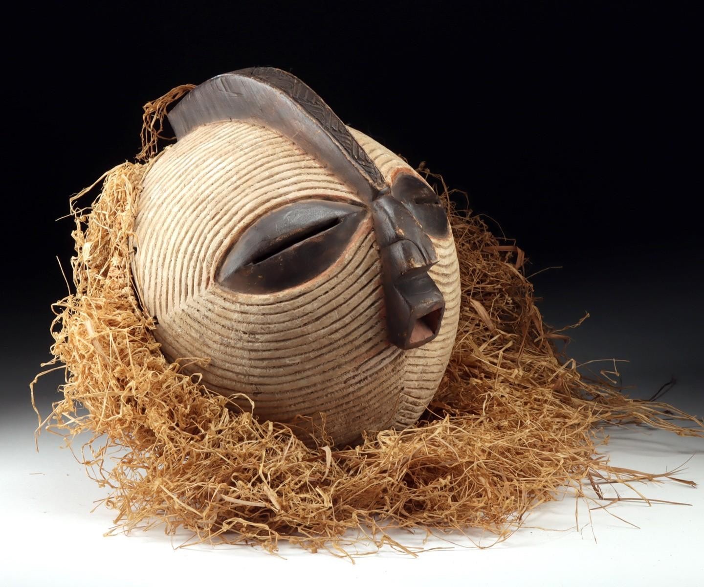 Congolese Ritual Wood & Raffia Kifwebe Mask – Luba / Songye, DRC – Early-Mid 20th Century